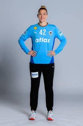 Gummersbach: Handball Frauen Deutschland - Fotoshooting Torhueterin Katharina Filter (Deutschland) Gummersbach Schwalbe Arena Deutschland