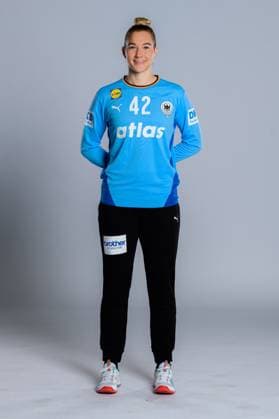 Gummersbach: Handball Frauen Deutschland - Fotoshooting Torhueterin Katharina Filter (Deutschland) Gummersbach Schwalbe Arena Deutschland