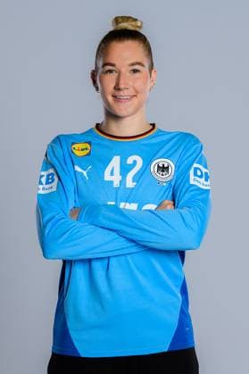 Gummersbach: Handball Frauen Deutschland - Fotoshooting Torhueterin Katharina Filter (Deutschland) Gummersbach Schwalbe Arena Deutschland
