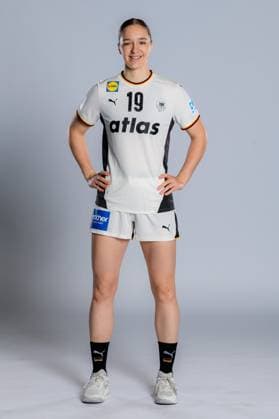 Gummersbach: Handball Frauen Deutschland - Fotoshooting Nieke Kühne Kuehne (Deutschland) Gummersbach Schwalbe Arena Deutschland