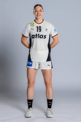 Gummersbach: Handball Frauen Deutschland - Fotoshooting Nieke Kühne Kuehne (Deutschland) Gummersbach Schwalbe Arena Deutschland
