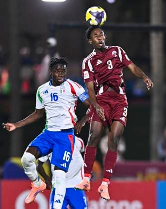 Qatar v Italy: Group A - FIFA U-17 World Cup Qatar 2025 SULTAN MAJID (R) of Qatar and BORASIO Benit of Italy in action during the FIFA U-17 World cup Qatar 2025 group A match between Qatar and Italy in Doha, Qatar, on November 3, 2025 DOHA Qatar Copyright: xNOUSHADx