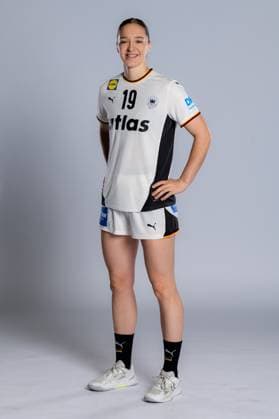 Gummersbach: Handball Frauen Deutschland - Fotoshooting Nieke Kühne Kuehne (Deutschland) Gummersbach Schwalbe Arena Deutschland