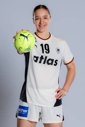 Gummersbach: Handball Frauen Deutschland - Fotoshooting Nieke Kühne Kuehne (Deutschland) Gummersbach Schwalbe Arena Deutschland