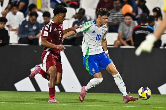 Qatar v Italy: Group A - FIFA U-17 World Cup Qatar 2025 SEIF HASSANEIN (L) of Qatar and INACIO Samuele of Italy in action during the FIFA U-17 World cup Qatar 2025 group A match between Qatar and Italy in Doha, Qatar, on November 3, 2025 DOHA Qatar Copyright: xNOUSHADx