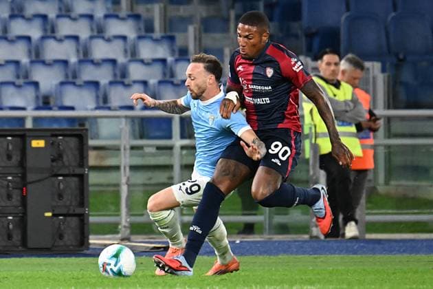 Soccer, serie A Enilive match, SS Lazio v Cagliari Manuel Lazzari of SS Lazio,Michael Folorunsho of Cagliari during the serie A Enilive match between SS Lazio v Cagliari at olimpico stadium in Rome, November 03rd, 2025 Imago-Images Emmefoto Copyright: xImago-Images Emmefotox