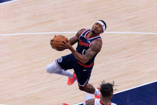 November 3, 2025, Los Angeles, California, USA: Bradley Beal 0 of the Los Angeles Clippers puts up a shot during their 2025 NBA, Basketball Herren, USA regular season game against the Miami Heat on Monday November 3, 2025 at Intuit Dome Arena in Inglewood, California. Clippers lose to Heat, 119-120. JAVIER ROJAS PI Los Angeles USA - ZUMAp124 20251103_zaa_p124_072 Copyright: xJavierxRojasx