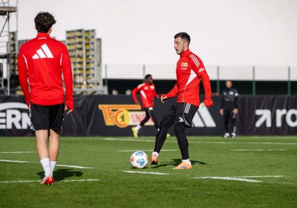 Fußball, Herren, Saison 2025 2026, 1. Bundesliga, 1. FC Union Berlin, Training, v. l. David Preu (1. FC Union Berlin), Josip Juranovic (1. FC Union Berlin), 04.11. 2025, Copyright: xMatthiasxKochx
