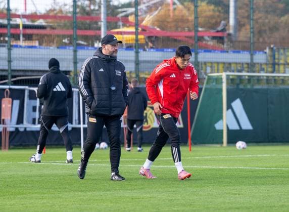 Fußball, Herren, Saison 2025 2026, 1. Bundesliga, 1. FC Union Berlin, Training, v. l. Trainer Steffen Baumgart (1. FC Union Berlin), Woo-yeong Jeong (1. FC Union Berlin), 04.11. 2025, Copyright: xMatthiasxKochx