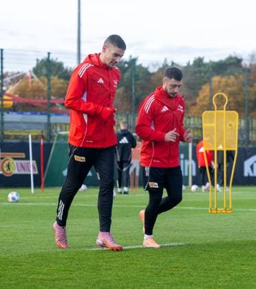Fußball, Herren, Saison 2025 2026, 1. Bundesliga, 1. FC Union Berlin, Training, v. l. Andrej Ilic (1. FC Union Berlin), Josip Juranovic (1. FC Union Berlin), 04.11. 2025, Copyright: xMatthiasxKochx