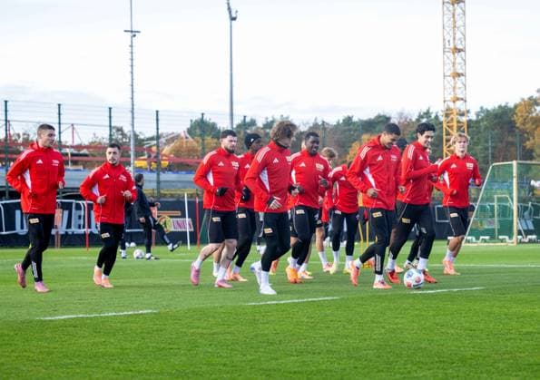 Fußball, Herren, Saison 2025 2026, 1. Bundesliga, 1. FC Union Berlin, Training, v. l. Andrej Ilic (1. FC Union Berlin), Josip Juranovic (1. FC Union Berlin), Oliver Burke (1. FC Union Berlin), Oluwaseun Ogbemudia (1. FC Union Berlin), Alex Kral (1. FC Union Berlin), Stanley Nsoki (1. FC Union Berlin), Danilho Doekhi (1. FC Union Berlin), Diogo Leite (1. FC Union Berlin), Tom Rothe (1. FC Union Berlin), 04.11. 2025, Copyright: xMatthiasxKochx