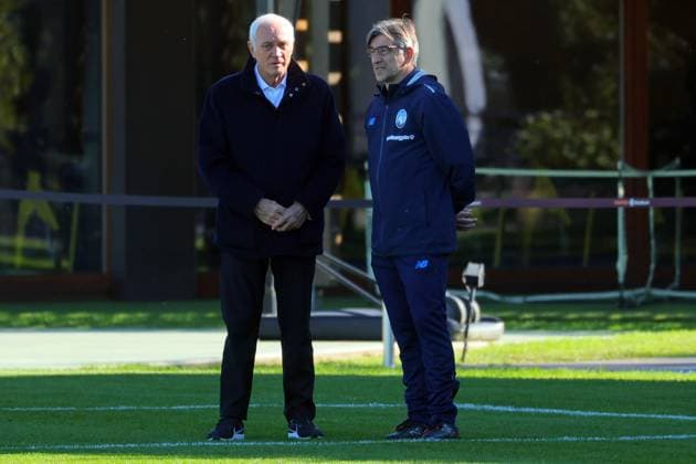 November 4, 2025, Zingonia, Lombardia: Atalanta s President Antonio Percassi and Atalanta s coach Ivan Juric during a training session on the eve of the UEFA Champions League soccer match between Atalanta BC and Olympique de Marseille at Bortolotti Training Center in Zingonia, Italy, 4 Novembrer 2025. .ANSA MICHELE MARAVIGLIA. Calcio: Champions League; O. Marseille-Atalanta  - ZUMAa110 20251104_zaf_a110_009 Copyright: xAnsa MichelexMaravigliax