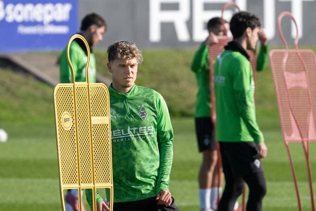04.11.2025, Fussball: 1. Bundesliga, Saison 2025 2026, öffentliches Training, Borussia Moenchengladbach auf dem Trainingsgelände am Borussia Park. Robin Hack (Borussia Moenchengladbach, 25) istr wieder im Mannschaftstraining. Foto: Kirchner-Media Thomas Haesler Copyright: xKirchner-Media ThomasxHaeslerx