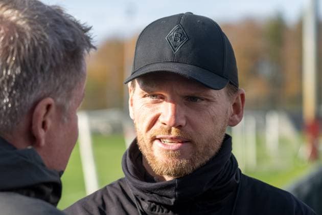 04.11.2025, Fussball: 1. Bundesliga, Saison 2025 2026, öffentliches Training, Borussia Moenchengladbach auf dem Trainingsgelände am Borussia Park. Eugen Polanski (Borussia Moenchengladbach, Trainer) stellt sich den Fragen der Journalisten. Foto: Kirchner-Media Thomas Haesler Copyright: xKirchner-Media ThomasxHaeslerx