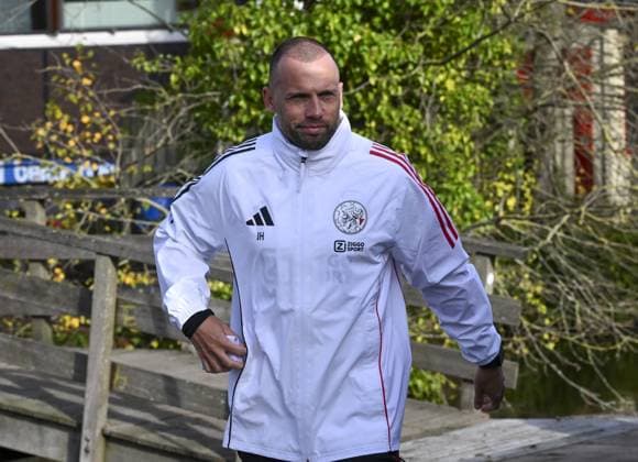 Ahead of Ajax and Galatasaray- UEFA Champions League NOORD-HOLLAND, NETHERLANDS - NOVEMBER 4: John Heitinga leads Ajax training session at the club s facilities ahead of the UEFA Champions League 4th week football match between Ajax and Galatasaray in Noord Holland, Netherlands on November 4, 2025. Halil Sagirkaya Anadolu Noord-Holland Netherlands. Editorial use only. Please get in touch for any other usage.  Copyright: x2025xAnadoluxHalilxSagirkayax