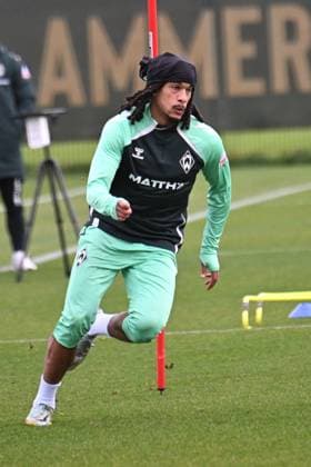 GER, 1.FBL, Werder Bremen Training 04.11.2025, Trainingsgelaende am WESERSTADION - Platz 4 5, Bremen, GER, 1.FBL, Werder Bremen Training Schmidt Isaac (Werder Bremen 23);