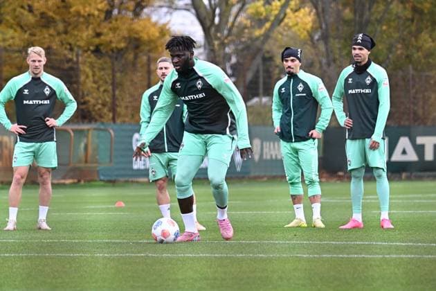 GER, 1.FBL, Werder Bremen Training 04.11.2025, Trainingsgelaende am WESERSTADION - Platz 4 5, Bremen, GER, 1.FBL, Werder Bremen Training Boniface Victor ( Werder Bremen U23);