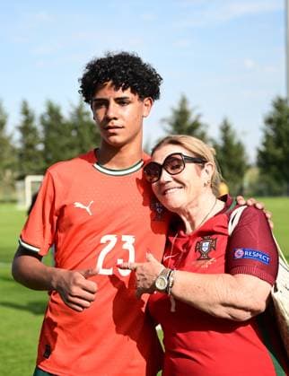 Portugal v England - Football Federation Cup ANTALYA, TURKIYE - NOVEMBER 4: Cristiano Ronaldo s mother Dolores Aveiro congratulates Ronaldo s son Cristiano Dos Santos (23) after the U-16 preparatory tournament match between Portugal and England national football teams in Antalya, Turkiye on November 4, 2025. Orhan Cicek Anadolu Antalya Turkey. Editorial use only. Please get in touch for any other usage.  Copyright: x2025xAnadoluxOrhanxCicekx