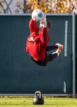 Finn Dahmen (Torwart FC Augsburg 1), Parade; FC Augsburg, Training,