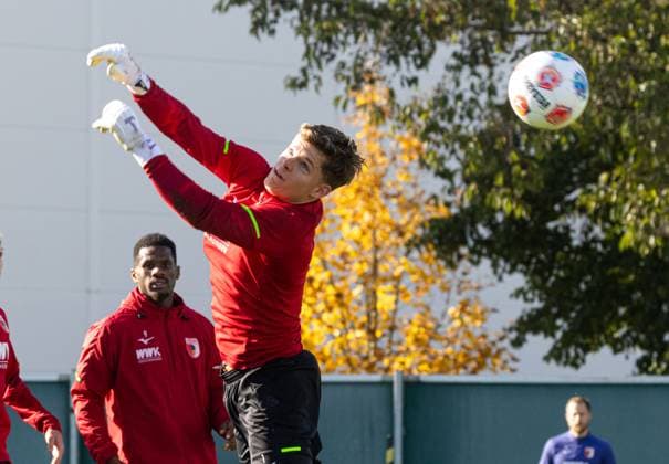 Finn Dahmen (Torwart FC Augsburg 1), Parade; FC Augsburg, Training,