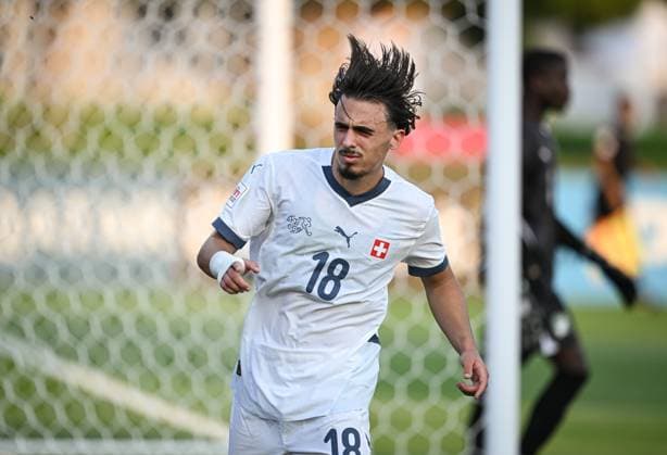 Fussball, Junioren U 17 WM 2025 Doha Katar Vorrunde 03.11.2025 Gruppe F Elfenbeinkueste - Schweiz JUBEL Schweiz; Torschuetze zum Adrien Llukes
