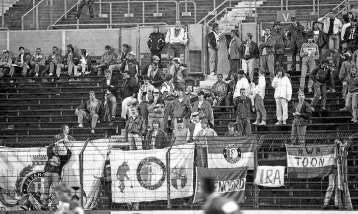 12.09.89 VfB Stuttgart - Feyenoord Rotterdam Deutschland, Stuttgart, 12.09.1989, Fussball, UEFA-Cup, Saison 1989 1990, VfB Stuttgart - Feyenoord Rotterdam (2:0): Feyenoord Rotterdam Fans. *** 12 09 89 VfB Stuttgart Feyenoord Rotterdam Germany, Stuttgart, 12 09 1989, Soccer, UEFA Cup, Season 1989 1990, VfB Stuttgart Feyenoord Rotterdam 2 0 Feyenoord Rotterdam supporters