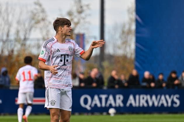 Uefa Youth League: Paris Saint Germain U19 - FC Bayern München U19; 04.11.2025 PARIS, FRANKREICH - 4. NOVEMBER: im Bild Raphael PAVLIC (FC Bayern München U19 5) Einzelfoto Freisteller beim Ligaspiel zwischen der U19 von Paris Saint Germain und der U19 des FC Bayern München am 4. Spieltag der UEFA Youth League am PSG Campus am 04.11.2025 Copyright: xBEAUTIFULxSPORTS Goldbergx