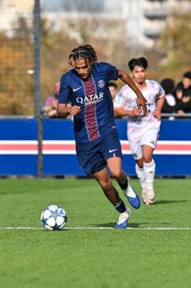 Uefa Youth League: Paris Saint Germain U19 - FC Bayern München U19; 04.11.2025 PARIS, FRANKREICH - 4. NOVEMBER: am Ball Mathis JANGEAL (PSG U19 24) beim Ligaspiel zwischen der U19 von Paris Saint Germain und der U19 des FC Bayern München am 4. Spieltag der UEFA Youth League am PSG Campus am 04.11.2025 Copyright: xBEAUTIFULxSPORTS Goldbergx