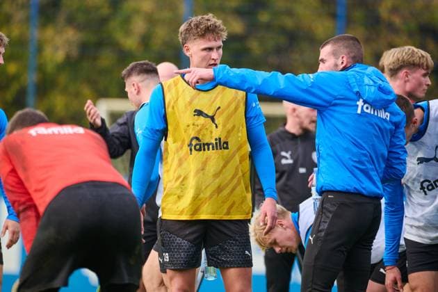 04.11.2025, Fußball, Herren, 2.BL, Saison 2025 2026, Training Holstein Kiel Ärger und Diskussion zwischen Phil Harres und David Zec Kiel, Projensdorf Projensdorf, Trainigsplatz, Rase Schleswig-Holstein Deutschland
