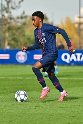 Uefa Youth League: Paris Saint Germain U19 - FC Bayern München U19; 04.11.2025 PARIS, FRANKREICH - 4. NOVEMBER: am Ball Elijah LY (PSG U19 29) beim Ligaspiel zwischen der U19 von Paris Saint Germain und der U19 des FC Bayern München am 4. Spieltag der UEFA Youth League am PSG Campus am 04.11.2025 Copyright: xBEAUTIFULxSPORTS Goldbergx