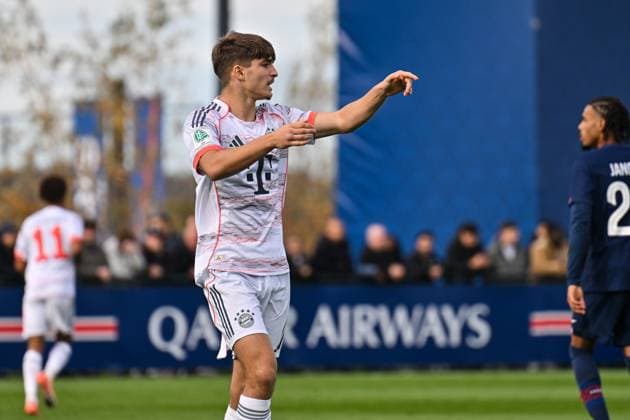 Uefa Youth League: Paris Saint Germain U19 - FC Bayern München U19; 04.11.2025 PARIS, FRANKREICH - 4. NOVEMBER: im Bild Raphael PAVLIC (FC Bayern München U19 5) Einzelfoto Freisteller beim Ligaspiel zwischen der U19 von Paris Saint Germain und der U19 des FC Bayern München am 4. Spieltag der UEFA Youth League am PSG Campus am 04.11.2025 Copyright: xBEAUTIFULxSPORTS Goldbergx