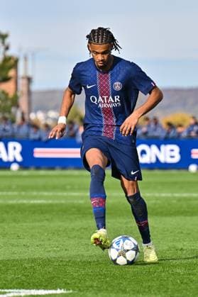 Uefa Youth League: Paris Saint Germain U19 - FC Bayern München U19; 04.11.2025 PARIS, FRANKREICH - 4. NOVEMBER: am Ball Mathis JANGEAL (PSG U19 24) beim Ligaspiel zwischen der U19 von Paris Saint Germain und der U19 des FC Bayern München am 4. Spieltag der UEFA Youth League am PSG Campus am 04.11.2025 Copyright: xBEAUTIFULxSPORTS Goldbergx