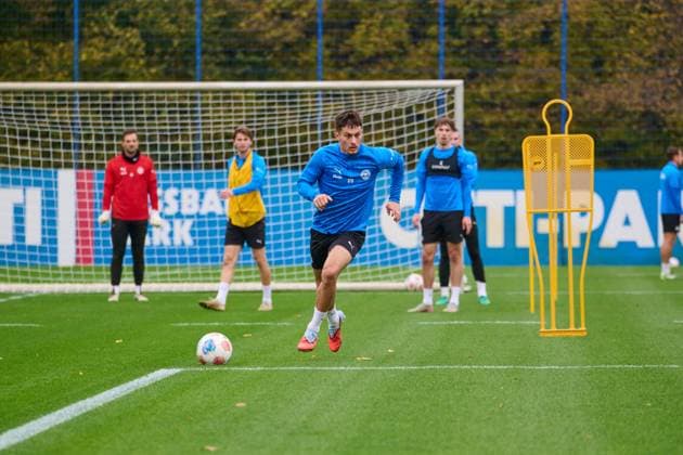 04.11.2025, Fußball, Herren, 2.BL, Saison 2025 2026, Training Holstein Kiel Adrian Kapralik Kiel, Projensdorf Projensdorf, Trainigsplatz, Rase Schleswig-Holstein Deutschland