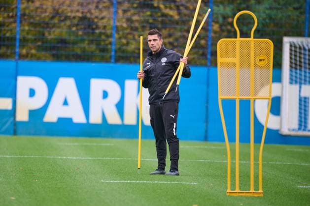 04.11.2025, Fußball, Herren, 2.BL, Saison 2025 2026, Training Holstein Kiel Trainer Marcel Rapp Kiel, Projensdorf Projensdorf, Trainigsplatz, Rase Schleswig-Holstein Deutschland