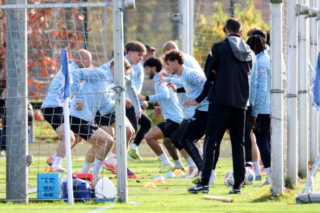 2.FBL, Hertha BSC Training, 04.11.2025, Hertha BSC Training, Sportforum, im Bild Hertha-Spielerkreis