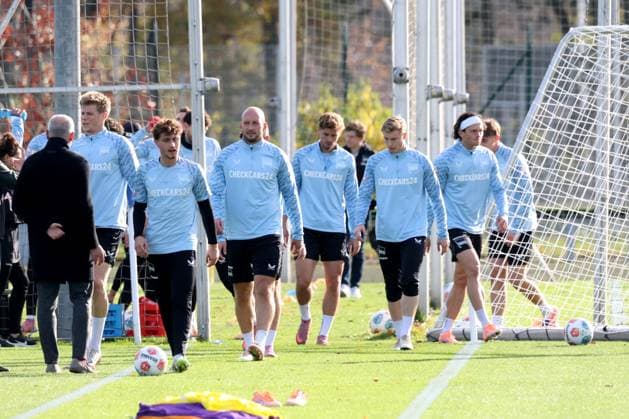 2.FBL, Hertha BSC Training, 04.11.2025, Hertha BSC Training, Sportforum, im Bild Hertha-Spielerkreis