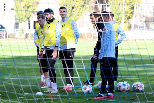 2.FBL, Hertha BSC Training, 04.11.2025, Hertha BSC Training, Sportforum, im Bild Co-Trainer Andre Mijatovic (Hertha BSC Berlin), Hertha-Spielerkreis