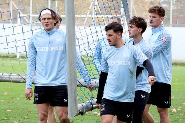 2.FBL, Hertha BSC Training, 04.11.2025, Hertha BSC Training, Sportforum, im Bild Fabian Reese (Hertha BSC Berlin 11), Diego Demme (Hertha BSC Berlin 6), Maurice Krattenmacher (Hertha BSC Berlin 14), Sebastian Groenning (Hertha BSC Berlin 17)
