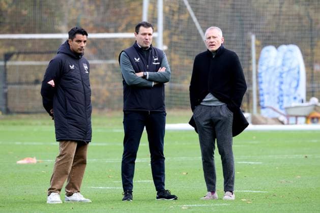 2.FBL, Hertha BSC Training, 04.11.2025, Hertha BSC Training, Sportforum, im Bild Leiter Teammanagement Sami Allagui (Hertha BSC), Benjamin Weber (Sportdirektor, Hertha BSC Berlin), Dr. Peter Goerlich - Geschaeftsfuehrung