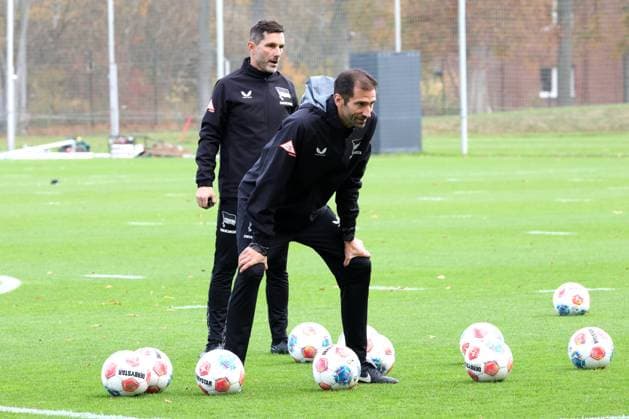 2.FBL, Hertha BSC Training, 04.11.2025, Hertha BSC Training, Sportforum, im Bild Co-Trainer Andre Mijatovic (Hertha BSC Berlin), Cheftrainer Stefan Leitl (Hertha BSC Berlin)