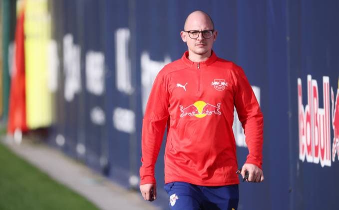 Leipzig, 04.11.2025, Red Bull Trainingszentrum am Cottaweg, Akademie, Fussball, Rasenballsport Leipzig, Training RB Leipzig, Im Bild: Neues Mitglieder der medizinischen Abteilung, Richard Ried ,