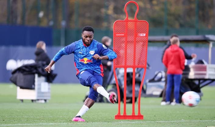 Leipzig, 04.11.2025, Red Bull Trainingszentrum am Cottaweg, Akademie, Fussball, Rasenballsport Leipzig, Training RB Leipzig, Im Bild: Ridle Baku (17, RB Leipzig) ,