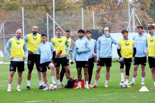 2.FBL, Hertha BSC Training, 04.11.2025, Hertha BSC Training, Sportforum, im Bild Hertha-Spielerkreis