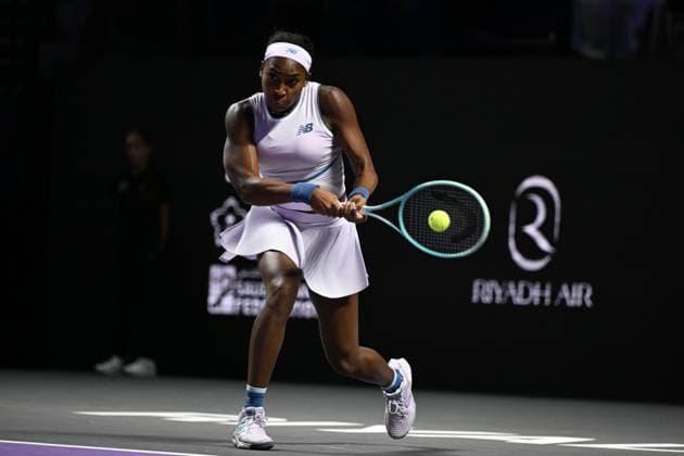 WTA, Tennis Damen Finals 2025 in Riyadh - Day Four RIYADH, SAUDI ARABIA - NOVEMBER 4: Coco Gauff of the United States plays against Jasmine Paolini (not seen) of Italy during their second group-stage match on Day 4 of the 2025 WTA Finals, part of the Hologic WTA Tour, at King Saud University Indoor Arena in Riyadh, Saudi Arabia, on November 4, 2025. Artur Widak Anadolu Riyadh Saudi Arabia. Editorial use only. Please get in touch for any other usage.  Copyright: x2025xAnadoluxArturxWidakx