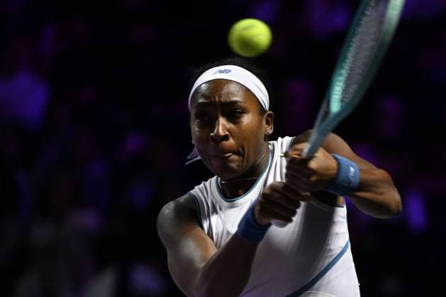 WTA, Tennis Damen Finals 2025 in Riyadh - Day Four RIYADH, SAUDI ARABIA - NOVEMBER 4: Coco Gauff of the United States plays against Jasmine Paolini (not seen) of Italy during their second group-stage match on Day 4 of the 2025 WTA Finals, part of the Hologic WTA Tour, at King Saud University Indoor Arena in Riyadh, Saudi Arabia, on November 4, 2025. Artur Widak Anadolu Riyadh Saudi Arabia. Editorial use only. Please get in touch for any other usage.  Copyright: x2025xAnadoluxArturxWidakx