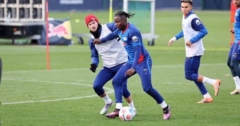 Leipzig, 04.11.2025, Red Bull Trainingszentrum am Cottaweg, Akademie, Fussball, Rasenballsport Leipzig, Training RB Leipzig, Im Bild von links; Timo Werner (36, RB Leipzig), Johan Bakayoko (9, RB Leipzig). ,