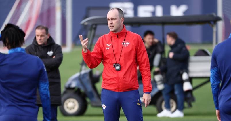 Leipzig, 04.11.2025, Red Bull Trainingszentrum am Cottaweg, Akademie, Fussball, Rasenballsport Leipzig, Training RB Leipzig, Im Bild: Trainer Ole Werner, RB Leipzig ,