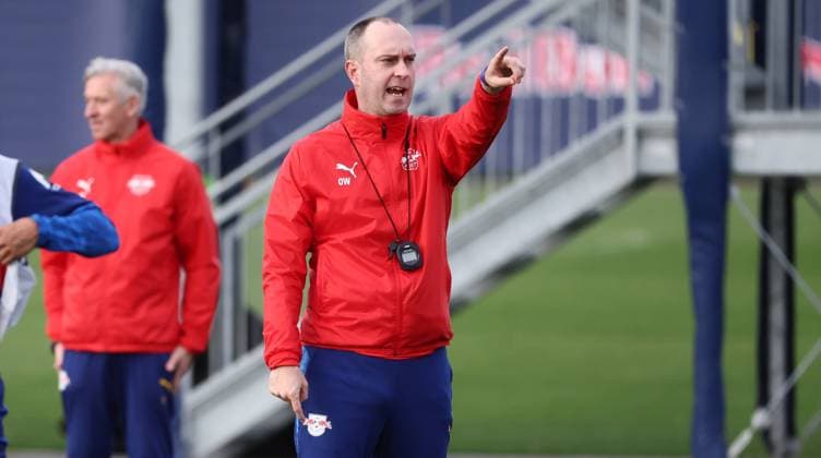 Leipzig, 04.11.2025, Red Bull Trainingszentrum am Cottaweg, Akademie, Fussball, Rasenballsport Leipzig, Training RB Leipzig, Im Bild: Trainer Ole Werner, RB Leipzig ,