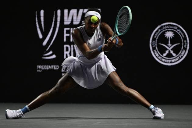 WTA, Tennis Damen Finals 2025 in Riyadh - Day Four RIYADH, SAUDI ARABIA - NOVEMBER 4: Coco Gauff of the United States plays against Jasmine Paolini (not seen) of Italy during their second group-stage match on Day 4 of the 2025 WTA Finals, part of the Hologic WTA Tour, at King Saud University Indoor Arena in Riyadh, Saudi Arabia, on November 4, 2025. Artur Widak Anadolu Riyadh Saudi Arabia. Editorial use only. Please get in touch for any other usage.  Copyright: x2025xAnadoluxArturxWidakx