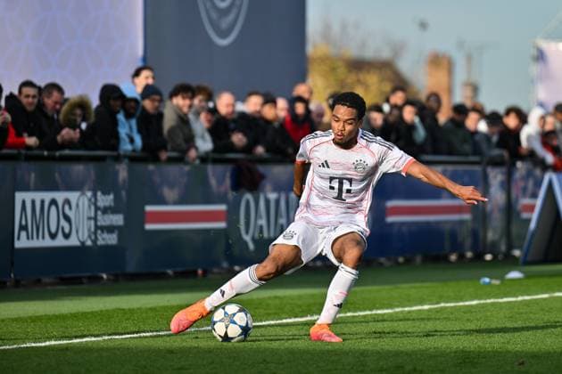 Uefa Youth League: Paris Saint Germain U19 - FC Bayern München U19; 04.11.2025 PARIS, FRANKREICH - 4. NOVEMBER: am Ball Chivano WIJKS (FCB Bayern München U19 2) beim Ligaspiel zwischen der U19 von Paris Saint Germain und der U19 des FC Bayern München am 4. Spieltag der UEFA Youth League am PSG Campus am 04.11.2025 Copyright: xBEAUTIFULxSPORTS Goldbergx